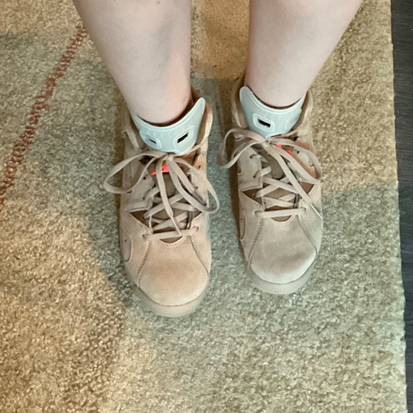 Jordan 6 x Travis Scott retro British khakis - Picture 2 of 4